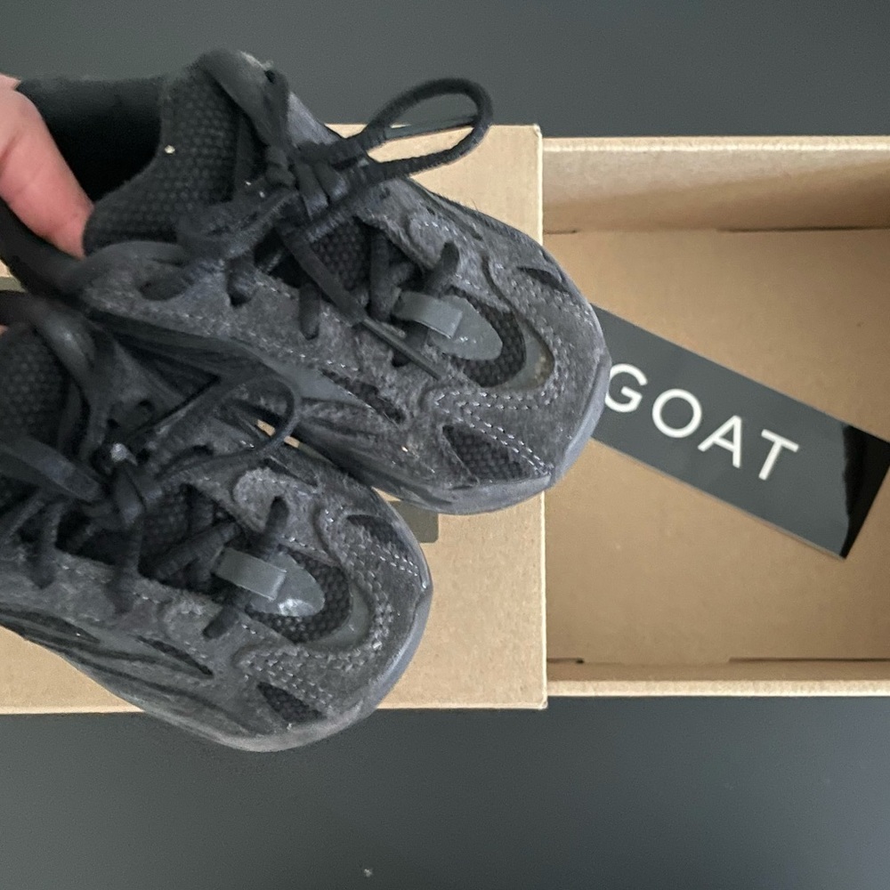 Infant Yeezy 700 Vanta. Size 5
